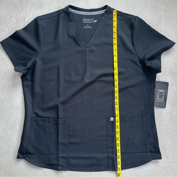 NWT Fabletics Method Two Pocket Scrub Top. XL. Black. - Picture 6 of 8